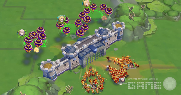 공중 전투를 통해 지형과 건물을 넘나들며 공격할 수 있다. 그랜드크로스: 에이지 오브 타이탄/넷마블