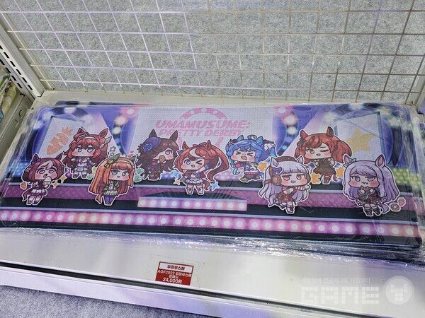 우마무스메 1주년 행사 상점 내 상품 진열 /게임와이 촬영