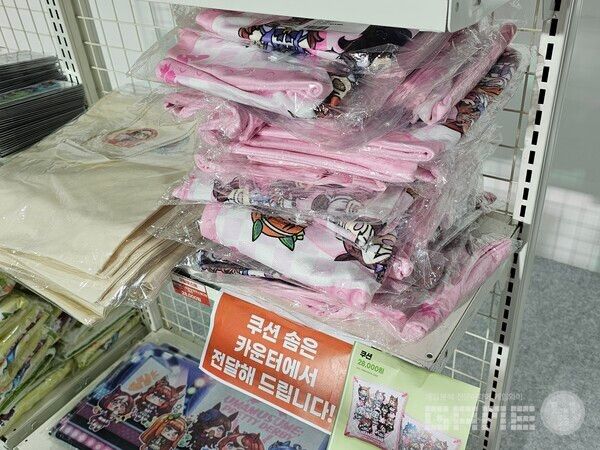 우마무스메 1주년 행사 상점 내 상품 진열 /게임와이 촬영