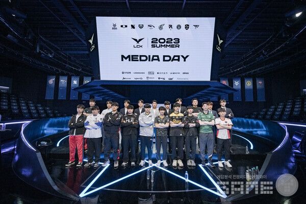2023 LCK 서머 개막 미디어데이에 참석한 10개 팀 감독과 선수 /LCK