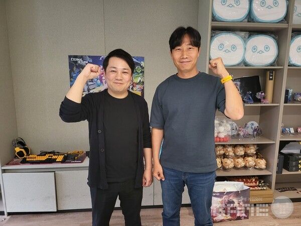 우주 끝까지 함께하겠다는 말을 하자, 두 분 모두 크게 웃었다 / 게임와이 촬영