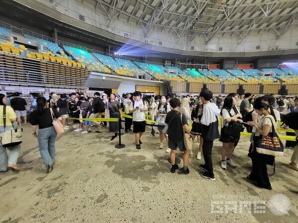 내부 상황도 마찬가지, 그냥 사람이 많이 있었다 / 게임와이 촬영