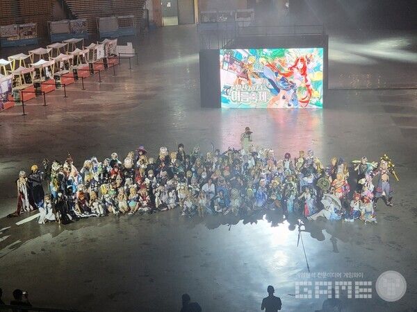 마지막으로 모두 모여서 한 컷! / 게임와이 촬영