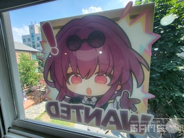 2층에서는 밖의 전경을 볼 수 있다&nbsp;/ 게임와이 촬영