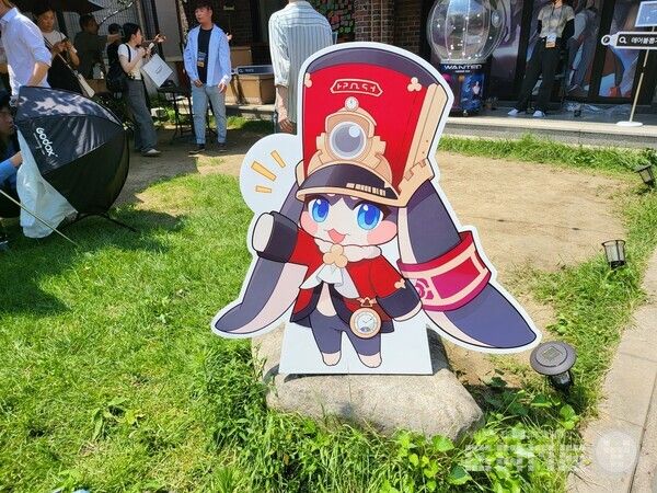 입장하게되면 폼폼이 맞이해준다&nbsp;/ 게임와이 촬영