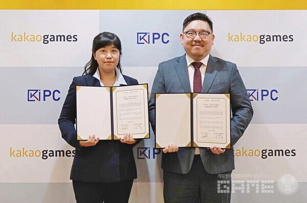 한국인터넷PC카페협동조합과 업계 상생 위한 업무 협약 체결. 임지현 카카오게임즈 부사장(왼쪽)과 한국인터넷PC카페협동조합 김기홍 이사장 /카카오게임즈