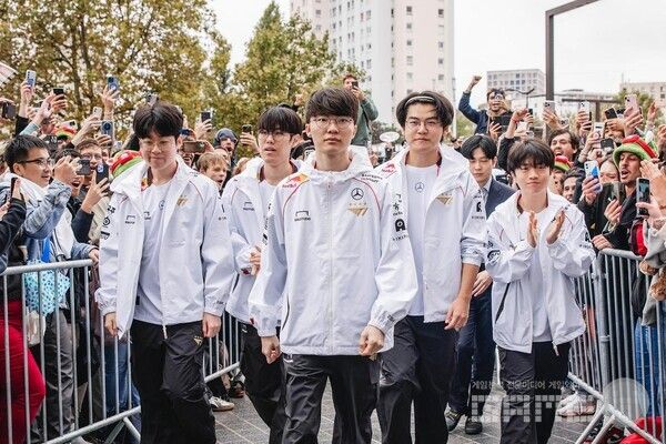 2024 LoL 월드 챔피언십 4강에 진출한 T1 /라이엇 게임즈 이스포츠