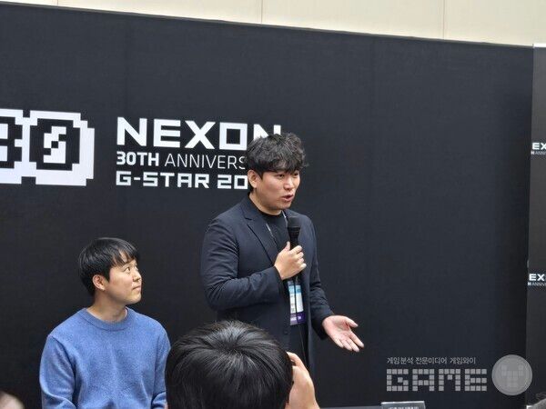 (왼쪽부터) 박정완 크리에이티브 디렉터, 윤명진 네오플 대표이사 / 게임와이 촬영