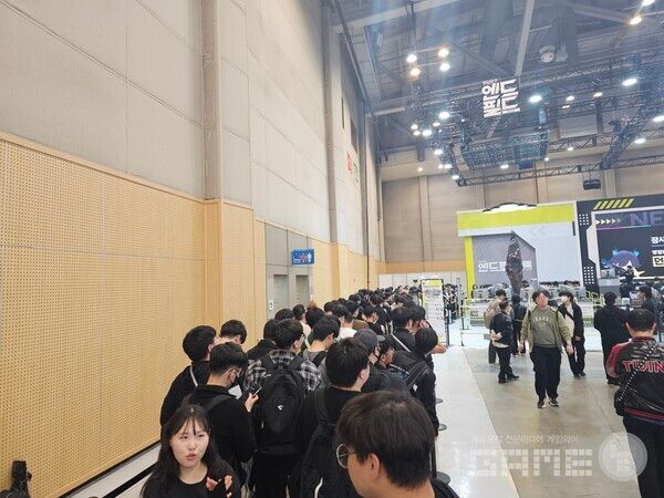 그리프라인 '명일방주: 엔드필드' 부스 /게임와이 촬영