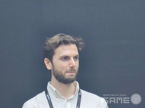 엠바크 스튜디오 스벤 그런드버그 디렉터(우)와 다니엘레 비텔리 피디 /게임와이 촬영