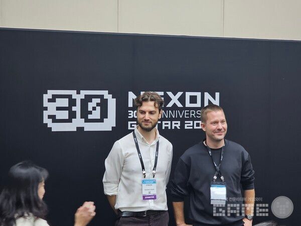 엠바크 스튜디오 스벤 그런드버그 디렉터(우)와 다니엘레 비텔리 피디 /게임와이 촬영