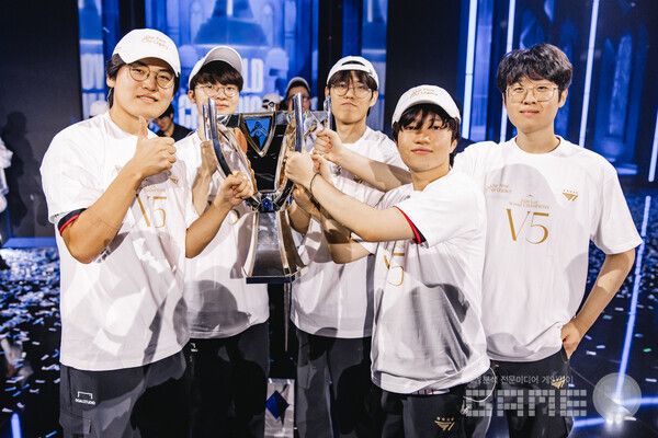 T1의 2년 연속 우승으로 마무리된 2024 리그 오브 레전드 월드 챔피언십 결승전을 전 세계에서 동시에 지켜본 인구가 대한민국의 인구와 맞먹는 것으로 확인됐다.