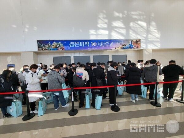 입장 시간인 오전 11시 이전임에도 불구하고 많은 이용자가 대기하고 있었다 / 게임와이 촬영