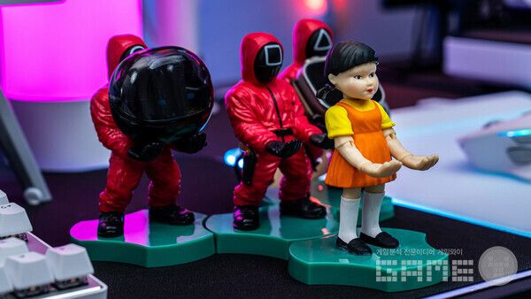 에이치투 인터렉티브는 오는 1월 소닉, 스폰지밥, 오징어 게임 등 유명 캐릭터들을 활용하여 EXG Pro에서 제작한 캐릭터 스탠드 상품 ‘케이블 가이즈(Cable Guys)’ 시리즈를 출시한다. /에이치투인터랙티브