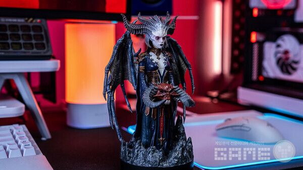 에이치투 인터렉티브는 오는 1월 소닉, 스폰지밥, 오징어 게임 등 유명 캐릭터들을 활용하여 EXG Pro에서 제작한 캐릭터 스탠드 상품 ‘케이블 가이즈(Cable Guys)’ 시리즈를 출시한다. /에이치투인터랙티브