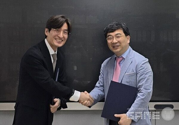 좌로 부터 한국게임화연구원 김태규 원장, 인제대학교 AI융합대학 김희철 학장