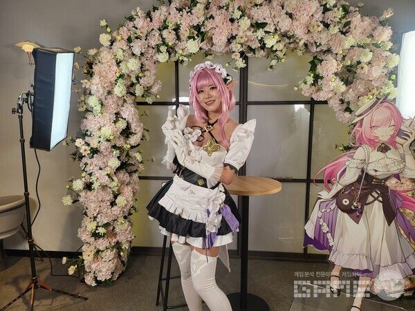 엘리시아 코스어와 사진찍을 수 있는 공간도 지하에 있다.&nbsp; / 게임와이 촬영