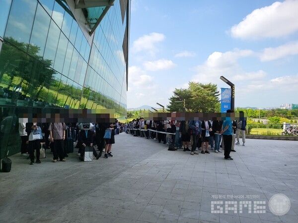 입장을 준비하는 선생님들의 모습&nbsp;/ 게임와이 촬영