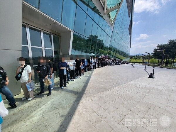 레바스튜디오 부스의 야외 대기열의 모습&nbsp;/ 게임와이 촬영