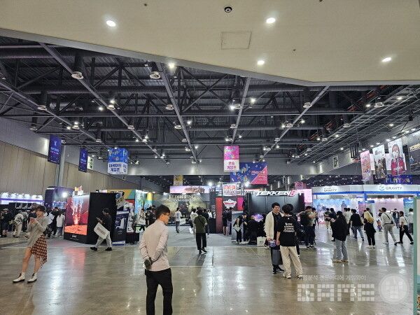 오픈 이후 15분 정도 지난 시점. 썰렁하다. 플레이엑스포 /게임와이 촬영