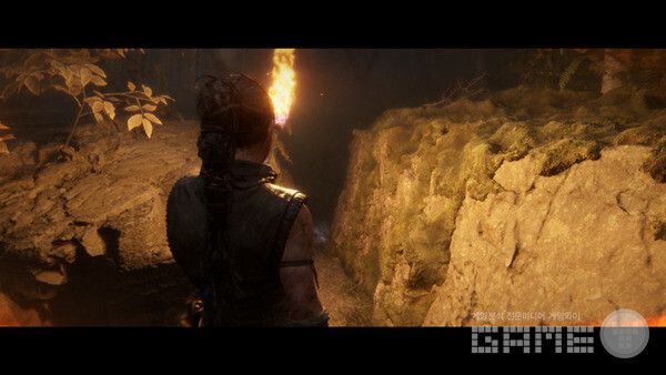 어두운 지역을 이동할 때는 횃불을 들고...