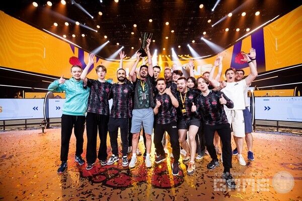 PGS4 우승팀 트위스티드 마인즈 / 크래프톤