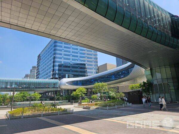 라이온하트가 입주해 있는 판교역사 주변 /게임와이 촬영