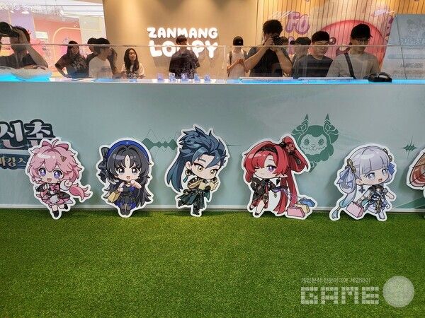 팝업스토어 내부에서는 SD 등신대도 설치되어 있었다&nbsp;/ 게임와이 촬영