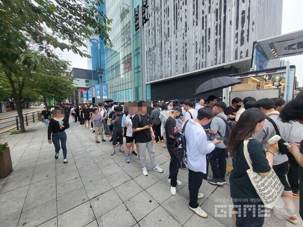 커피트럭의 대기열도 상당했다 / 게임와이 촬영