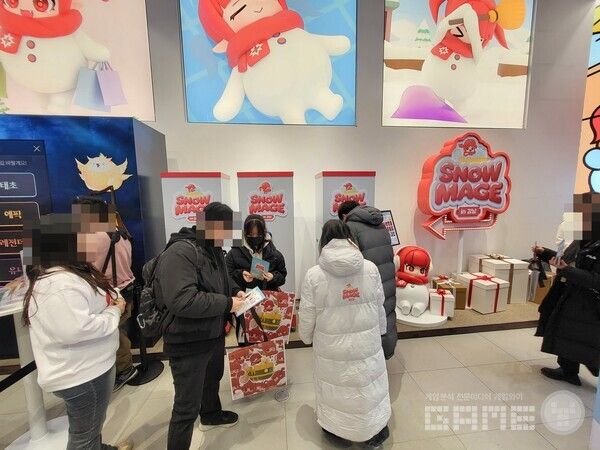 새해소망 카드에서는 중천 캐릭터들의 포토카드를 받을 수 있다&nbsp;/ 게임와이 촬영