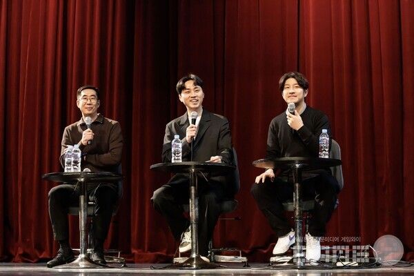 K리그 레전드 김원일(좌)과 박주호(우) / 넥슨