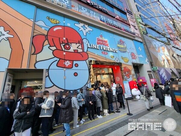 행사 시작 전부터 많은 이용자들의 팝업 스토어에 방문한 모습 / 게임와이 촬영