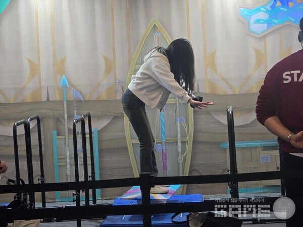 호요버스 2025 원신 이벤트 부스. 나타의 상징적인 이벤트 흔들흔들 파도타기. /게임와이 촬영