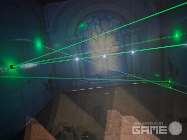 레이저를 피해야 하는 흥미로운 미션. 호요랜드 2025 /게임와이 촬영