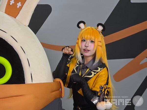 전시장 초입부터 세대 교체를 상징? 호요버스 2025 젠레스존제로 이벤트 부스. /게임와이 촬영