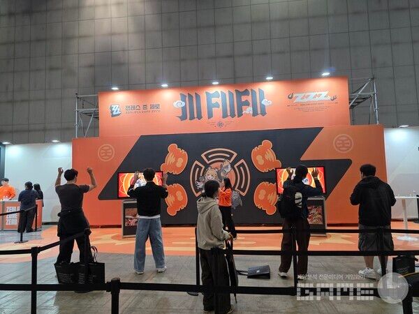 전시장 초입부터 세대 교체를 상징? 호요버스 2025 젠레스존제로 이벤트 부스. /게임와이 촬영