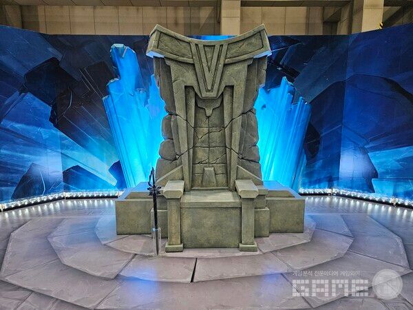 이용자들이 앉아서 사진을 찍을 수 있는 별도의 포토존도 준비되어 있다 / 게임와이 촬영