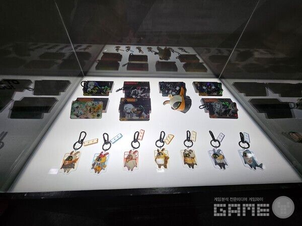 젠레스 존 제로의 호요랜드 한정 키링도 잘나와 많은 인기를 끌었다 / 게임와이 촬영