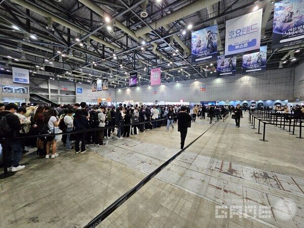 원신은 뭐 말할 필요가 없을정도 / 게임와이 촬영&nbsp;