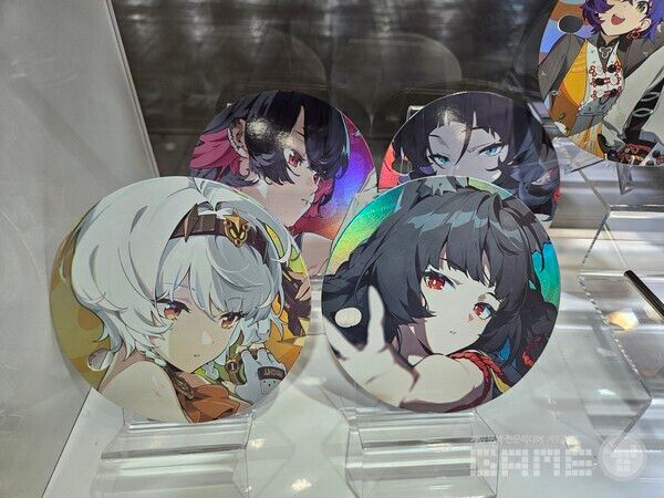 젠레스 존 제로의 인기 캐릭터로 만든 굿즈 / 게임와이 촬영