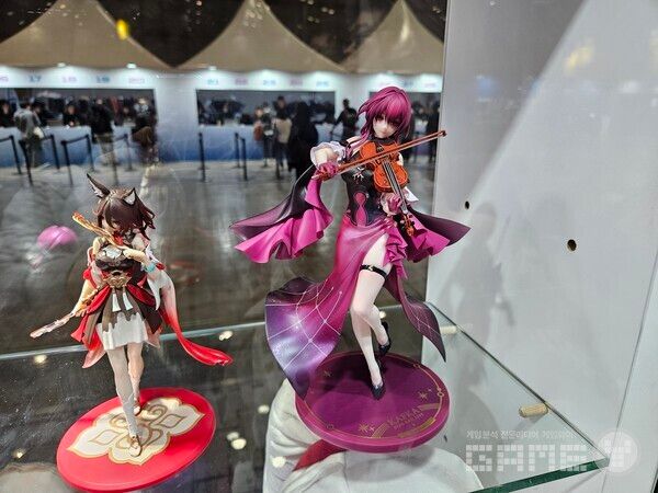 가격이 상당히 저렴하게 느껴졌던 카프카 피규어 / 게임와이 촬영