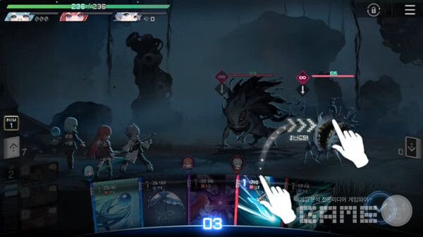 상 지정이 필요한 카드는 원하는 대상에게 끌어다 놓아 사용하고, 대상이 필요 없는 카드는 위로 밀어 올려 사용한다.