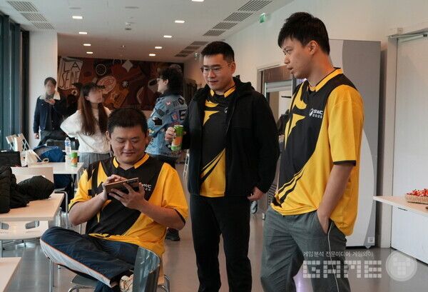 &nbsp;‘SWC2025’ 월드 파이널 프로필 촬영 대기 중인 선수들 /컴투스