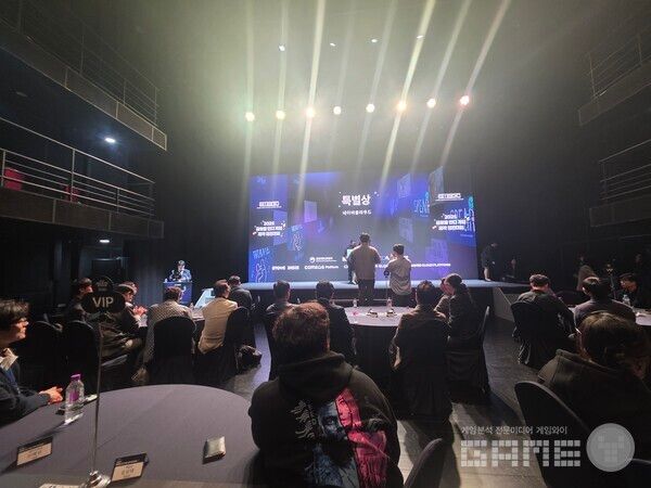 이번 대회에서는 본상 외에도 스마일게이트 스토브인디, 컴투스 플랫폼, 오라클 앤 베스킨 글로벌, 네이버 클라우드 등 협력사들이 선정한 특별상 16개 팀도 함께 시상됐다. 