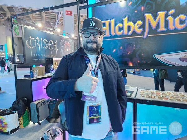 개발자는 덱 빌딩 로그라이크나 연금술에 흥미가 있다면 알케마이스를 한 번 플레이 해주셨으면 좋겠다고 말했다 / 게임와이 촬영