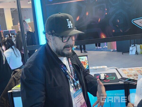 알케마이스는 16세기 그라나다를 배경으로 하고 있으며, 덱 빌딩 로그라이크 장르에 타로와 연금술 요소를 녹여낸 것이 주 특징이다 / 게임와이 촬영