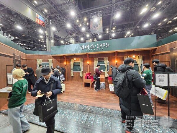 QR 코드를 통해 진행되는 리버스: 1999의 부스 / 게임와이 촬영