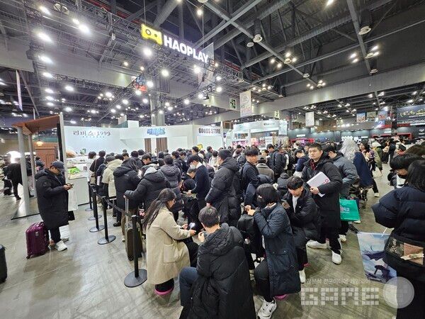 눈 깜짝할&nbsp; 새에 생긴 하오플레이 부스의 대기열 / 게임와이 촬영