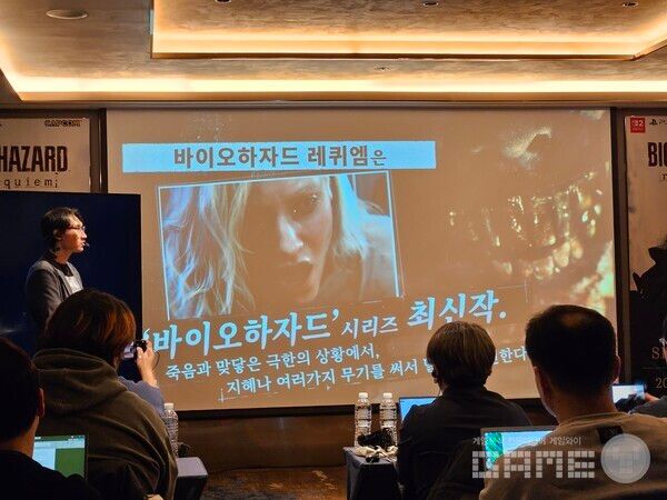 시리즈의 최신작인만큼 공포와 액션의 재미를 동시에 느낄 수 있게 만든것이 주 특징이라 설명했다 / 게임와이 촬영