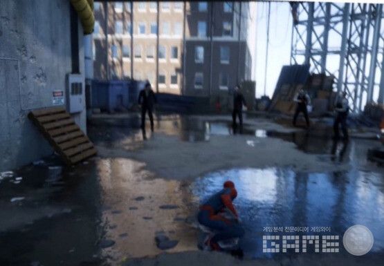 인섬니악의 PS4 스파이더맨 홍보 자료에 나온 물웅덩이가 실제 게임에서 줄어들고 디테일이 떨어진다며 난리를 쳤던 '퍼들게이트'도 언급됐다. 